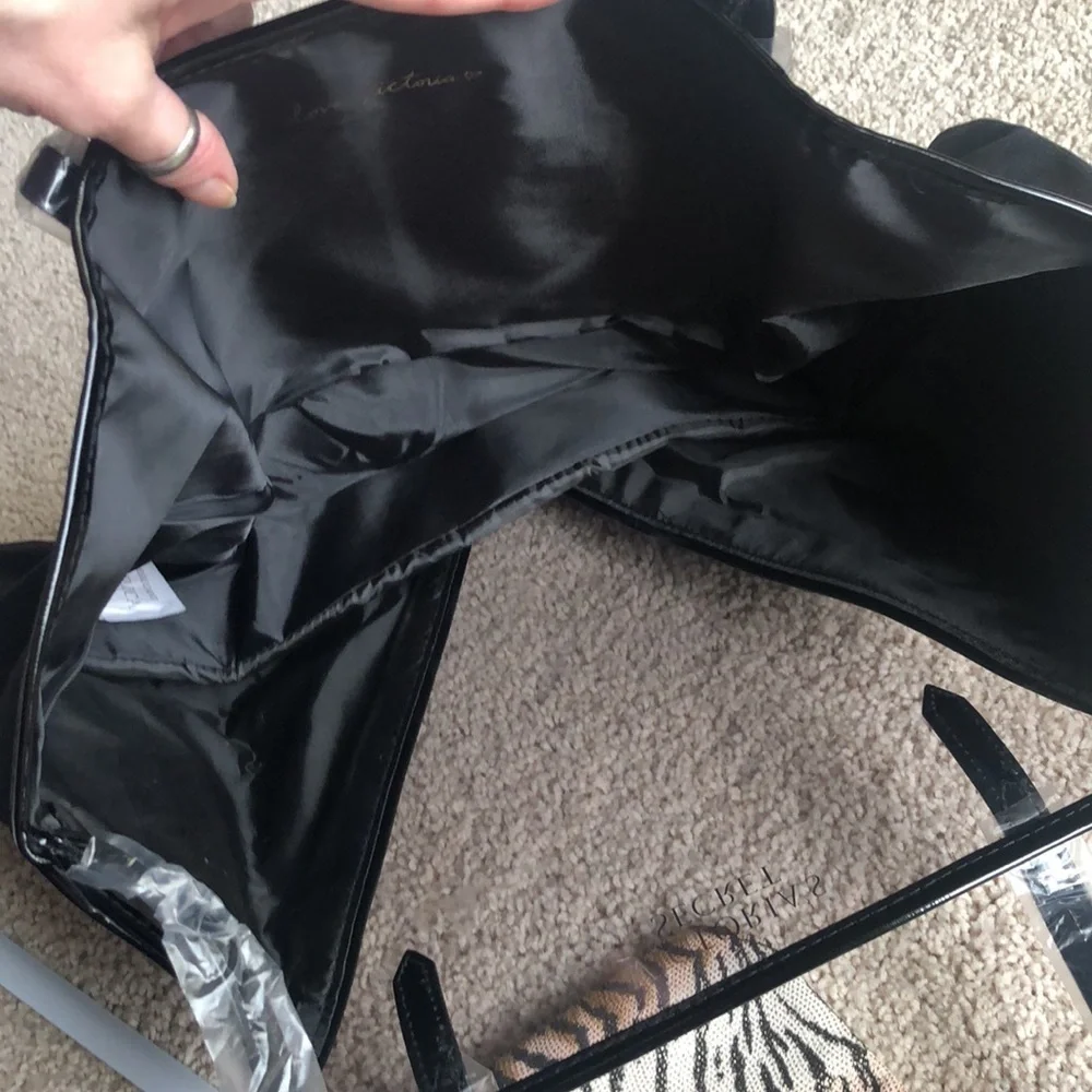 VICTORIA’S SECRET BLACK TOTE WITH MAKEUP BAG